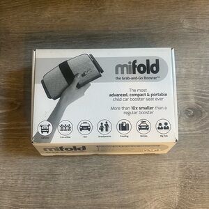 Mifold Grab-and-Go Booster Seat